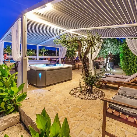 Seaside Luxury With A Swimming Pool Mirca, Brac - 16183