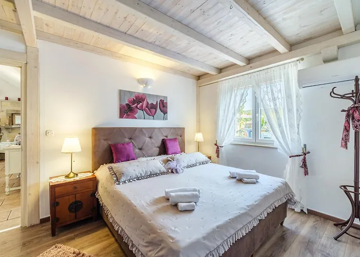 Seaside Luxury With A Swimming Pool Mirca, Brac - 16183 Vila Supetar