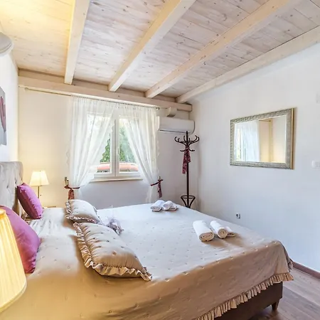 Villa Seaside Luxury With A Swimming Pool Mirca, Brac - 16183 Supetar